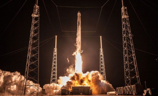 SpaceX ще изпратят първия космически турист на Луната с огромна ракета